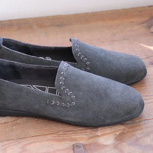 ladies shoes * size 9 * gray * minnetonka gray